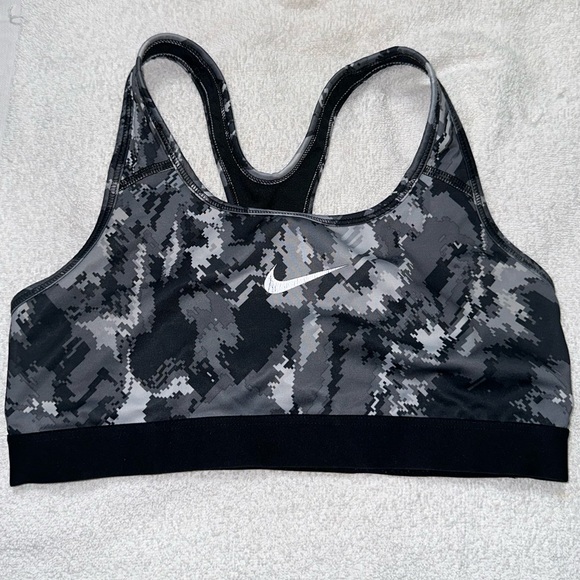 Nike sports bra - Picture 1 of 2